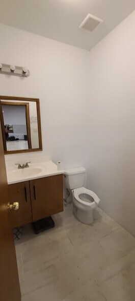 More Photos Of 5520 Military Pky, Dallas Industrial For Sale