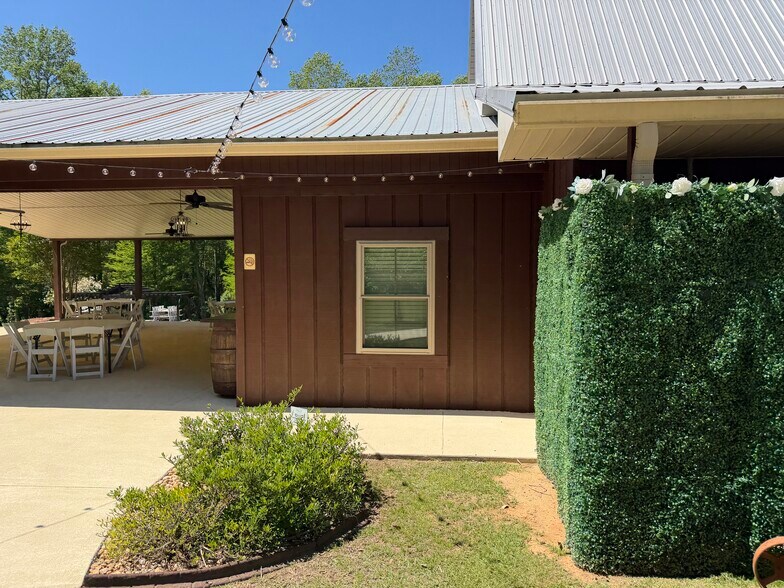More Photos Of 4950 S County Road 20, Ozark Freestanding For Sale