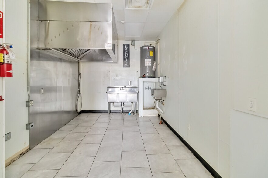 More Photos Of 2808 E Osceola Pky, Kissimmee Storefront Retail Office For Lease