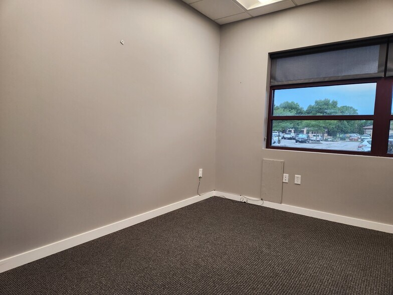 More Photos Of 8600 Executive Woods Dr, Lincoln Office Residential For Lease