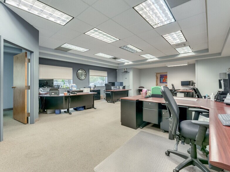 More Photos Of 1215 NE Baker St, Mcminnville Office For Sale