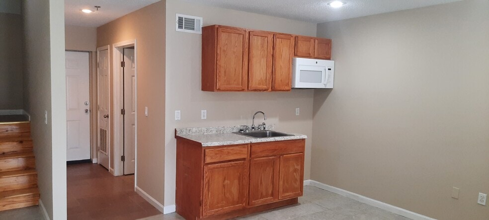 More Photos Of 6615 Dorothy Ln, Jonesboro Office Residential For Lease