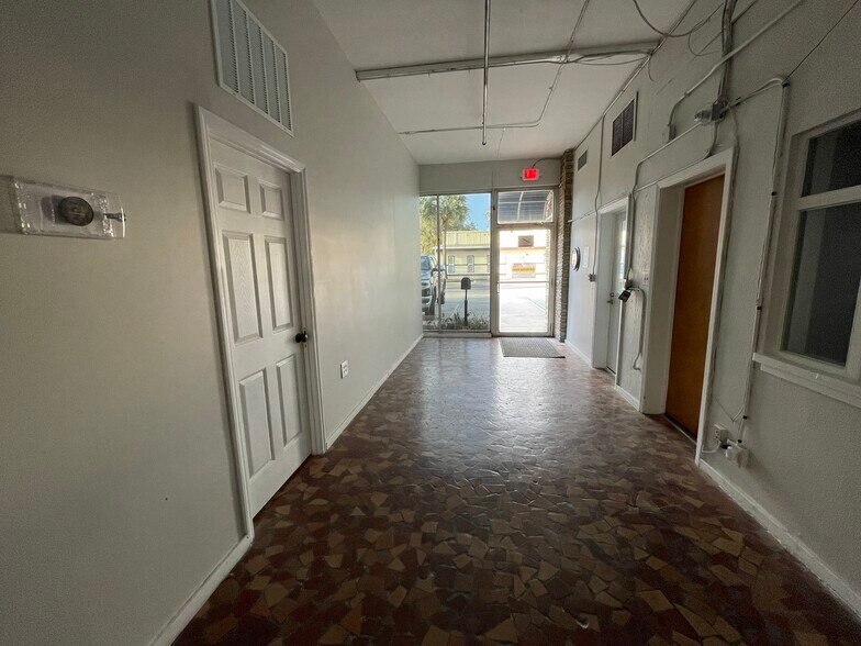 More Photos Of 201 E Main St, Leesburg Self Storage For Lease