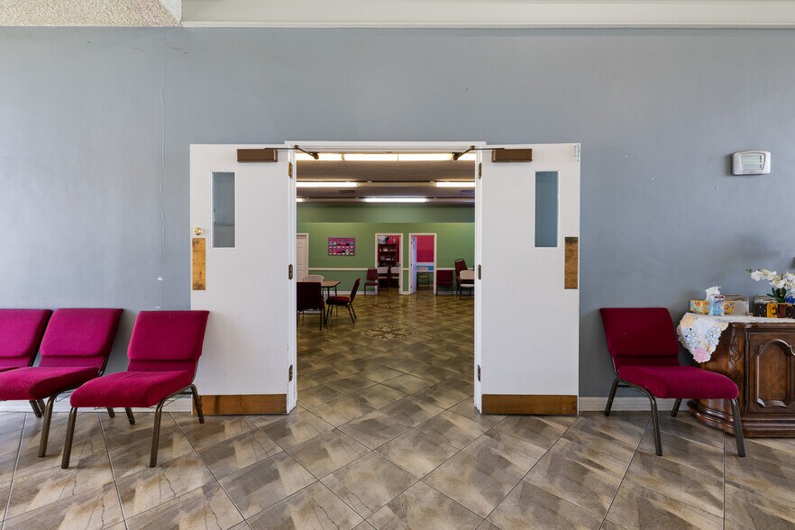 More Photos Of 375 S K St, Oxnard Religious Facility For Sale