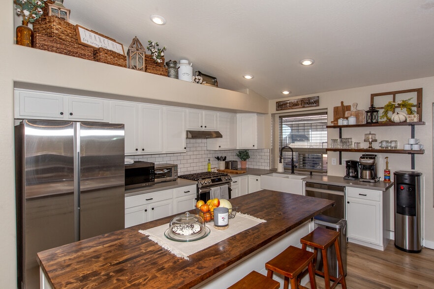 More Photos Of 3208 W Grandview Rd, Phoenix Healthcare For Sale