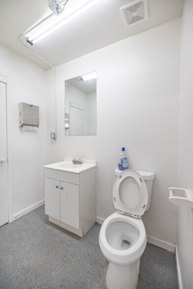 More Photos Of 2423 W Campbell Ave, Phoenix Warehouse For Sale