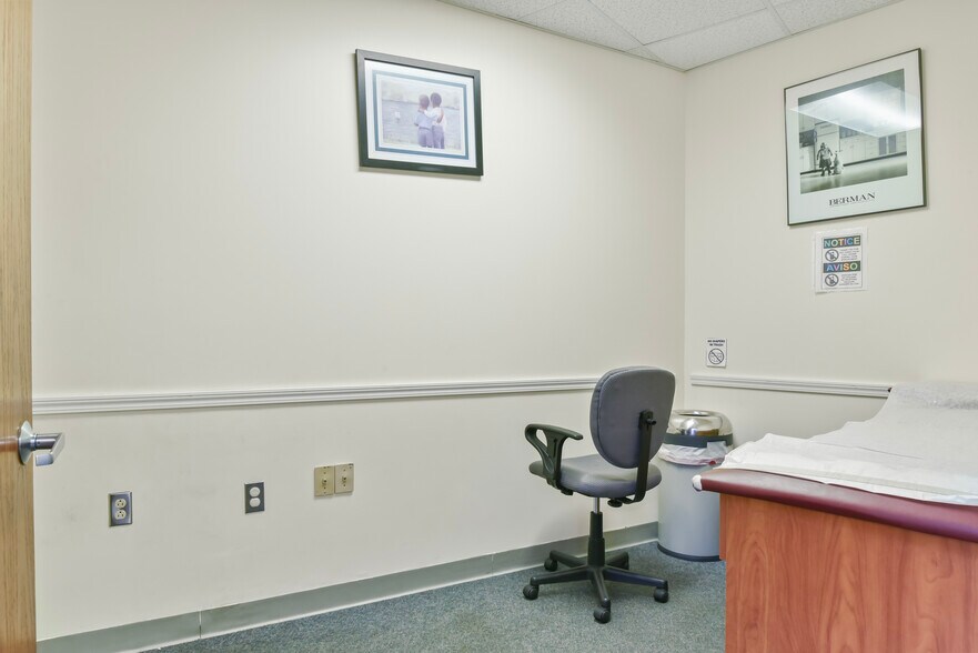 More Photos Of 845 N Main St, Providence Medical For Sale