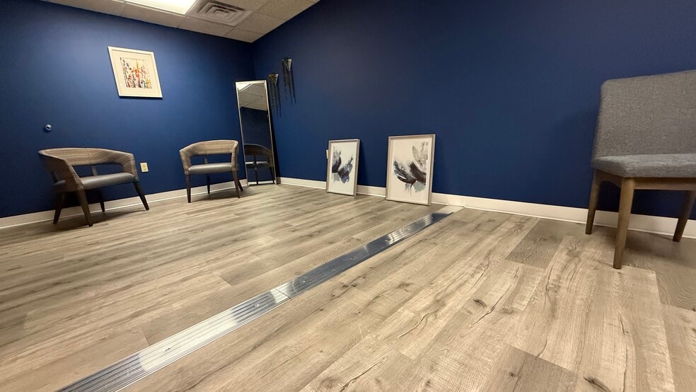 More Photos Of 82 Palomino Ln, Bedford Medical For Lease
