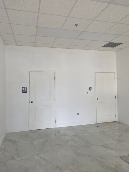 More Photos Of 3425 Radio Rd, Naples Warehouse For Sale