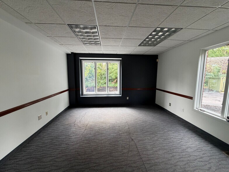 More Photos Of 10 Grove St, Pittsford Office For Lease