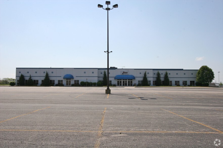 More Photos Of 10600 White Oak Ave, Dyer Skating Rink For Sale