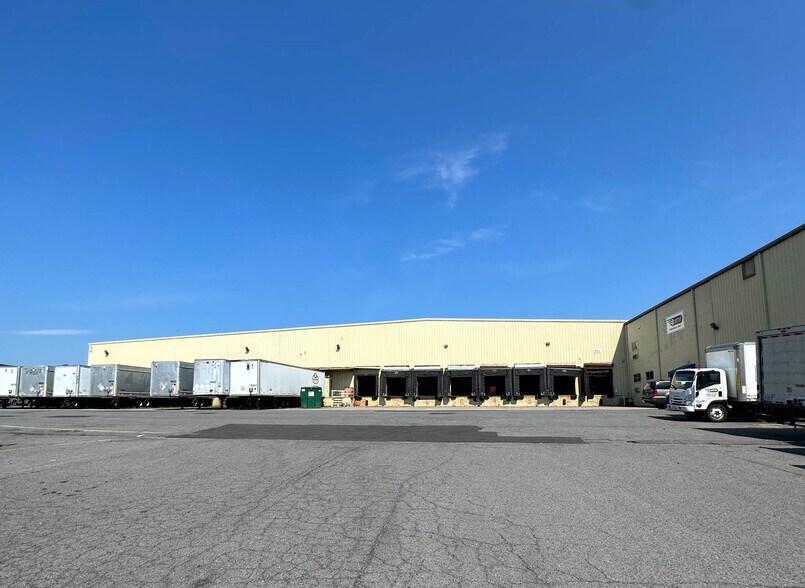 Primary Photo Of 9061-9073 Euclid Ave, Manassas Warehouse For Lease