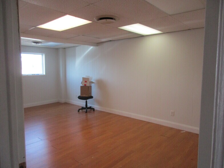 More Photos Of 7619-7621 E 46th Pl, Tulsa Showroom For Sale