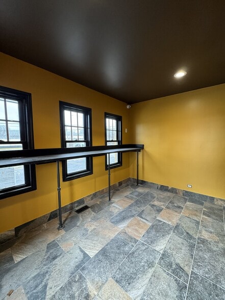 More Photos Of 1209 Lisle Plz, Lisle Bar For Lease