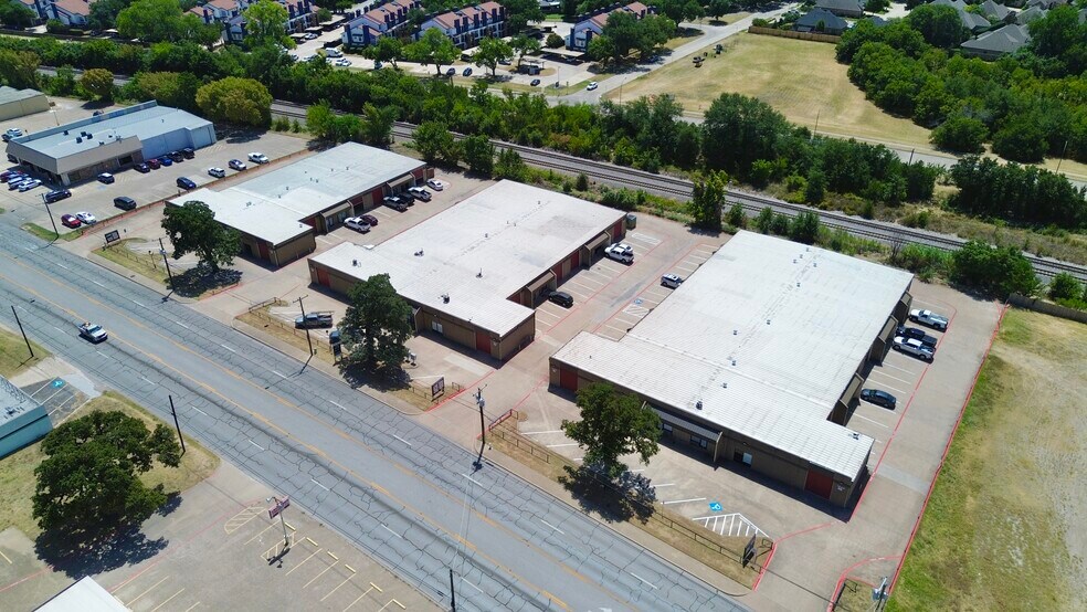 More Photos Of 1846 W Division St, Arlington Unknown For Lease