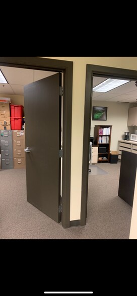 More Photos Of 1710 W Main St, Battle Ground Office For Lease