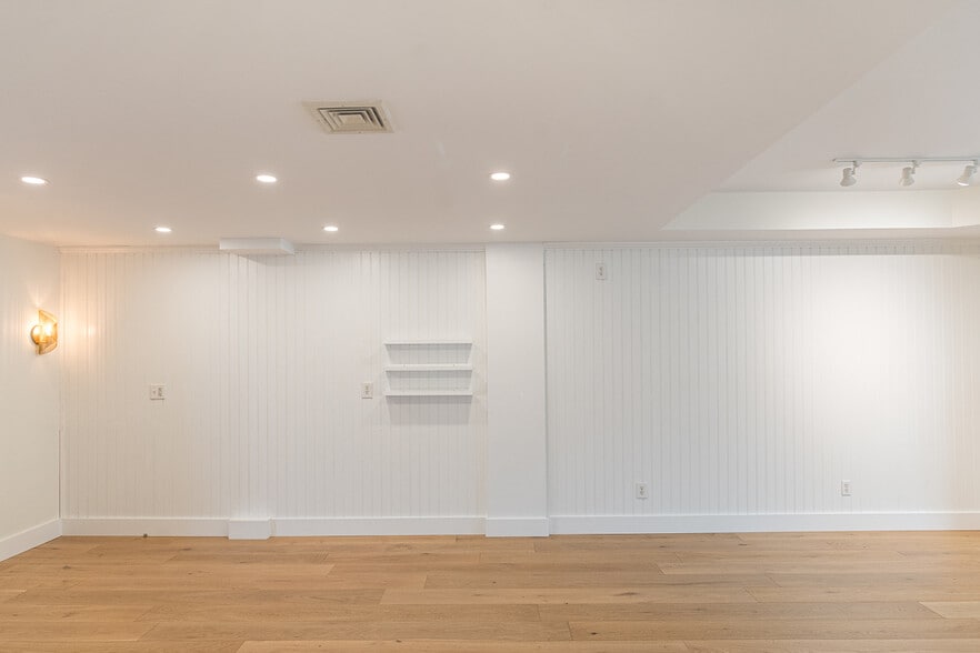 More Photos Of 58 Merrimac St, Newburyport Office Residential For Lease
