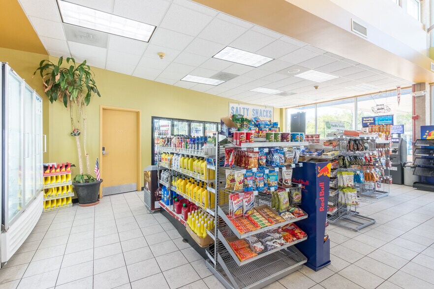 More Photos Of 337 W Irving Park Rd, Wood Dale Service Station For Sale