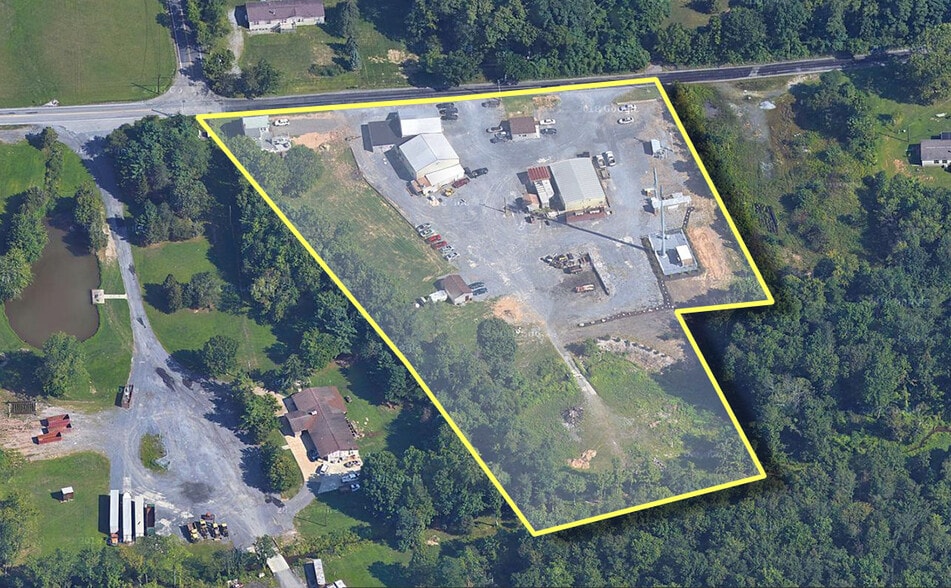 Primary Photo Of 2529 Roundtop Rd, Middletown Auto Repair For Lease