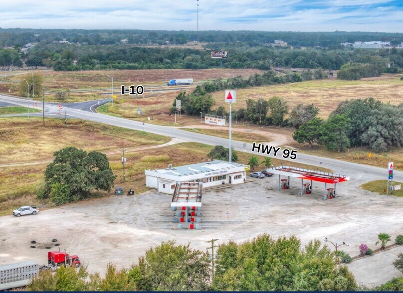 More Photos Of 1217 N State Highway 95, Flatonia Service Station For Sale