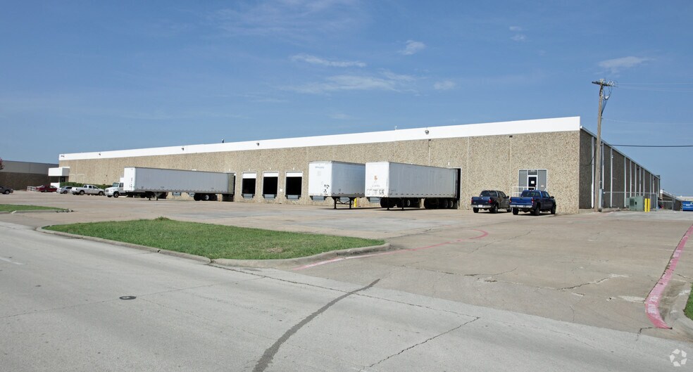 More Photos Of 1905 110th St, Grand Prairie Distribution For Lease