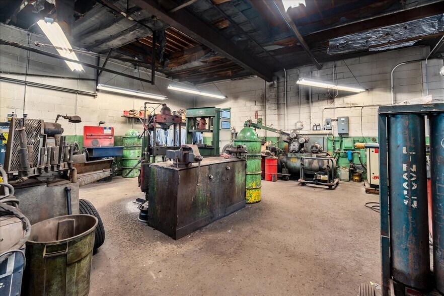 More Photos Of 368 Central Ave, Albany Auto Repair For Sale