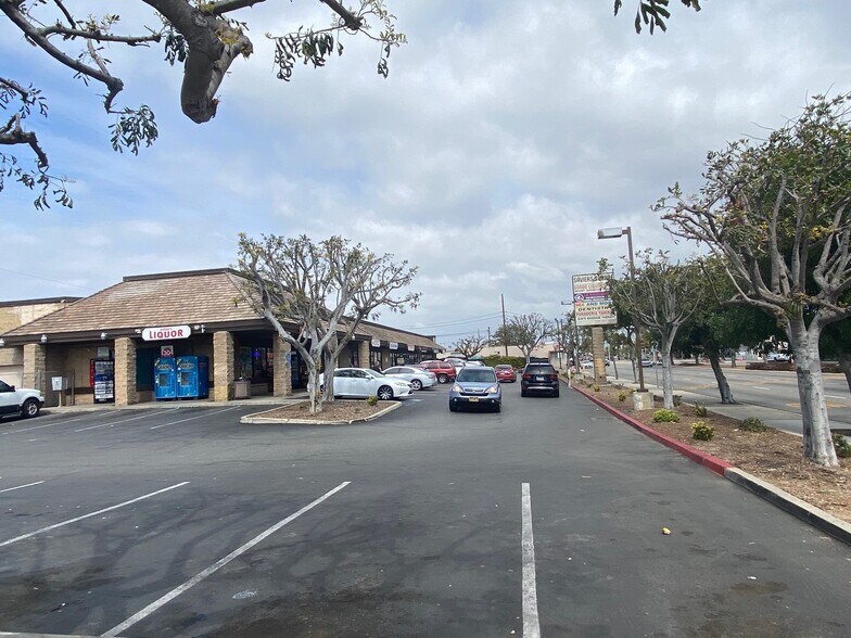 More Photos Of 1251-1271 Saviers Rd, Oxnard General Retail For Lease