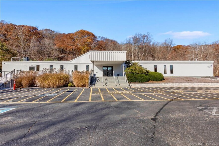 More Photos Of 192 Westbrook Rd, Essex Medical For Lease