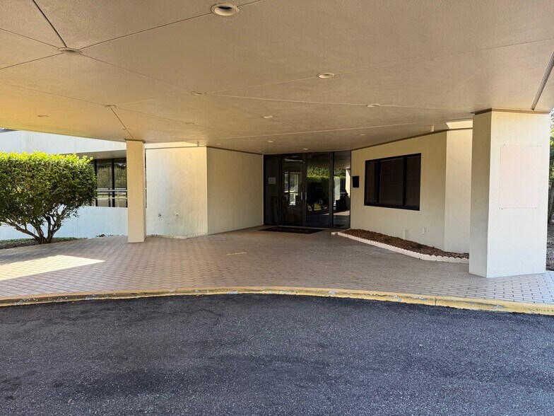 More Photos Of 6000 Gulfport Blvd S, Gulfport Office For Lease
