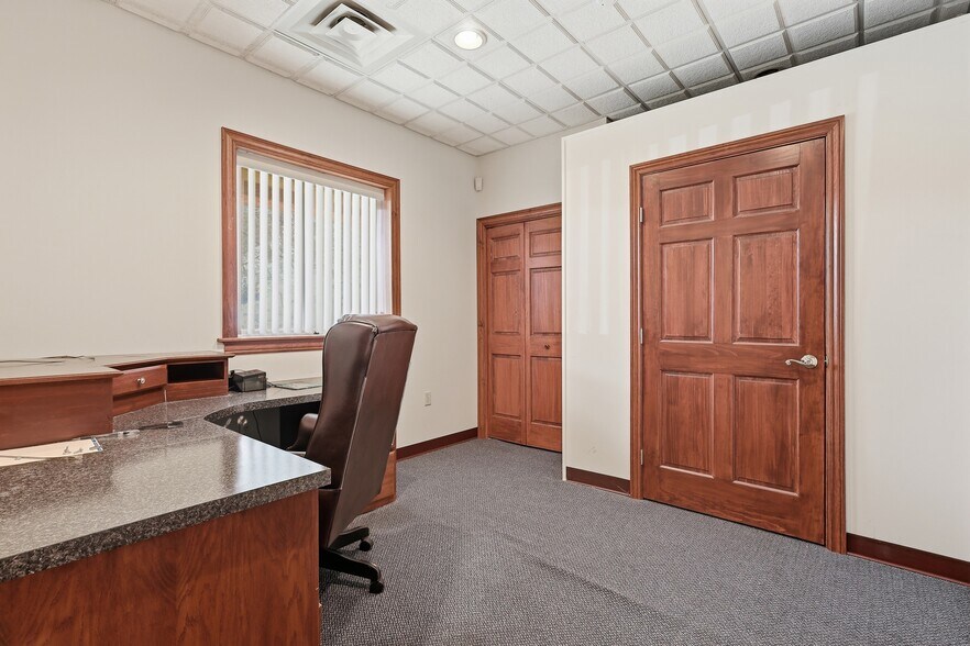 More Photos Of 381 N 9th Ave, Scranton Medical For Sale