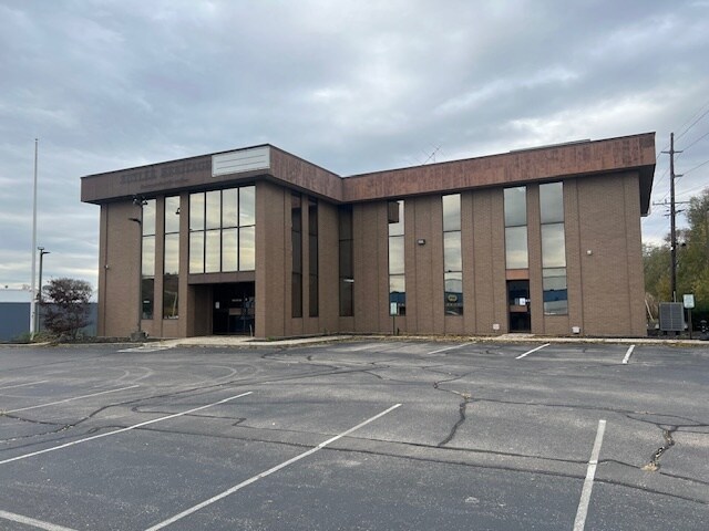 More Photos Of 660 N University Blvd, Middletown Office For Sale
