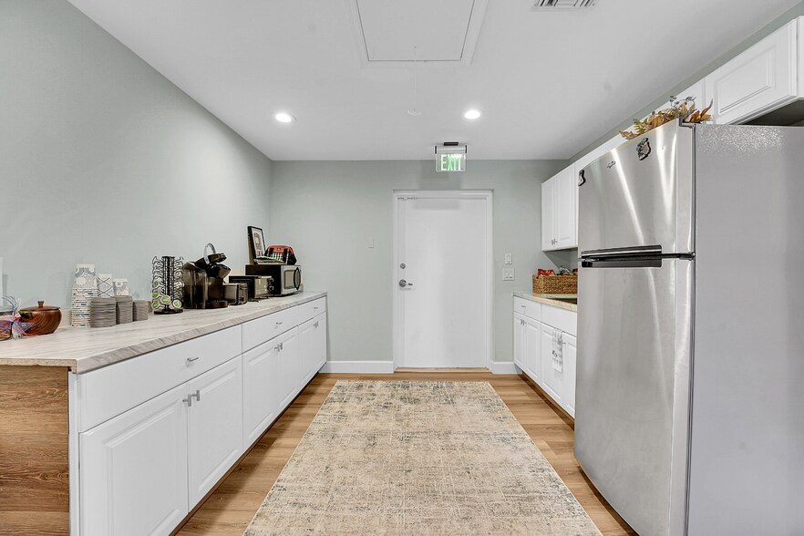 More Photos Of 101 SE Martin Luther King Jr Blvd, Stuart Office For Sale