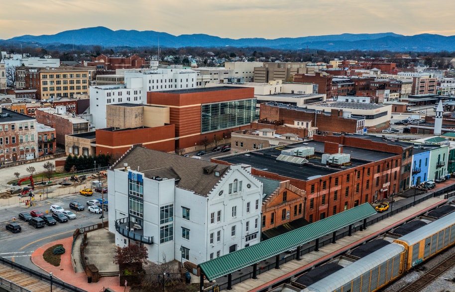 More Photos Of 109 Norfolk Ave SW, Roanoke Office For Lease
