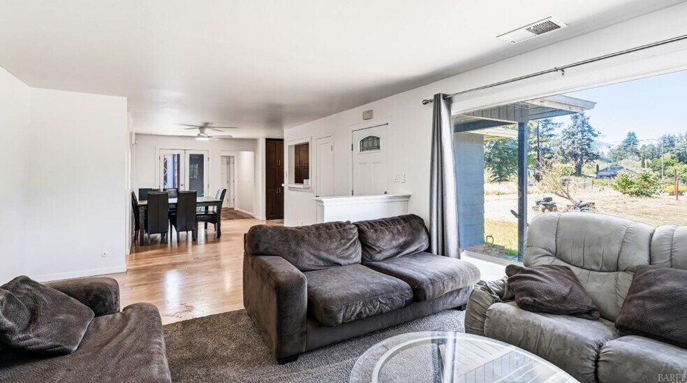More Photos Of 1794 Hwy 116 S 1794 Hwy 116 S, Sebastopol Flex For Sale