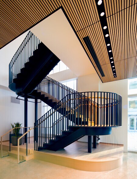 More Photos Of 2 Bethesda Metro Ctr, Bethesda Office For Lease