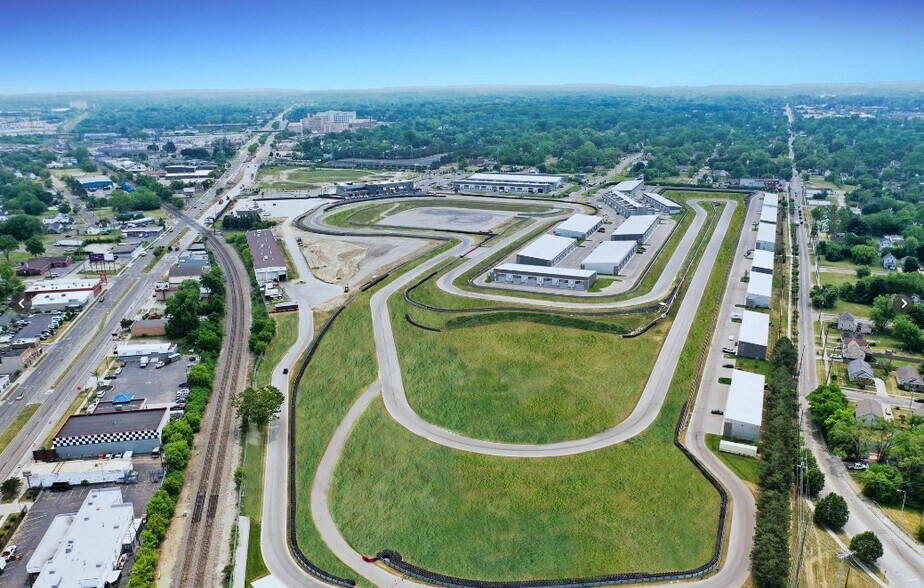 More Photos Of 264 Apex Dr, Pontiac Parking Garage For Sale