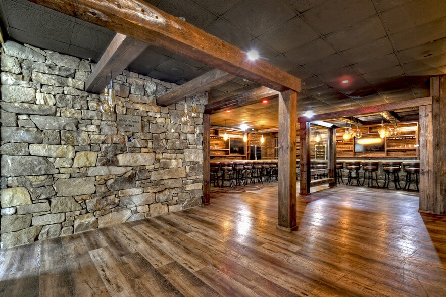 More Photos Of 588 E Main St, Blue Ridge Restaurant For Lease