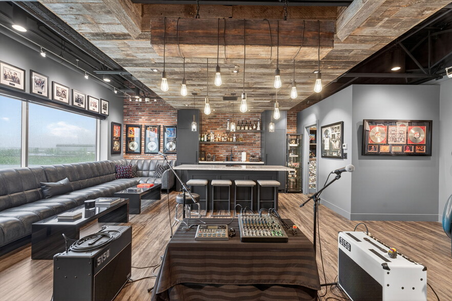 More Photos Of 1750 120 Av NE, Calgary Warehouse For Sale