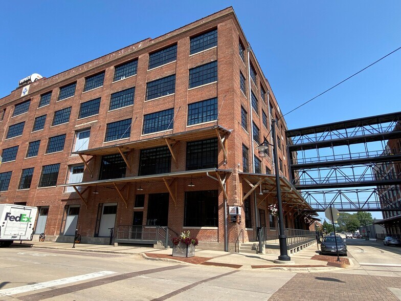 More Photos Of 1000 Jackson St, Dubuque Office For Lease