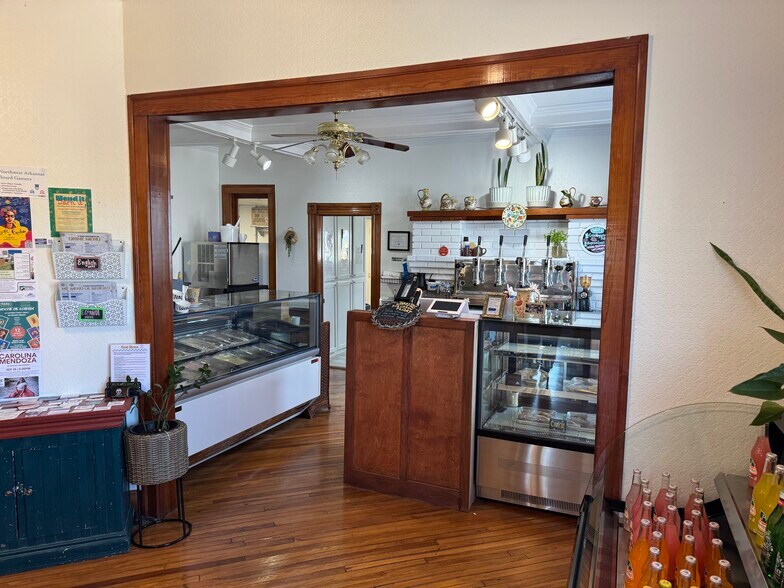 More Photos Of 414 S Holcomb St, Springdale General Retail For Sale