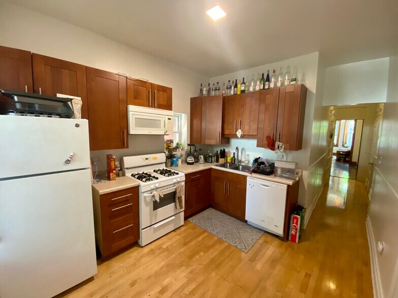 More Photos Of 2439 N Seminary Ave, Chicago Apartments For Sale
