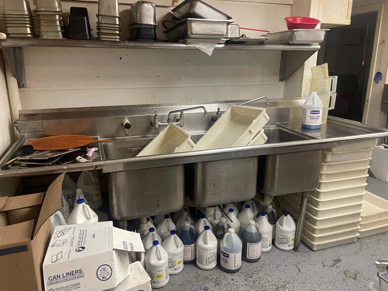 More Photos Of 102 5th St, Lincoln Restaurant For Sale