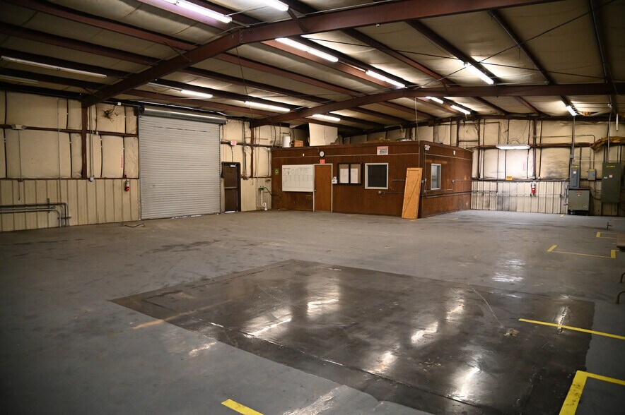 More Photos Of 14826 Ormel St, Houston Warehouse For Sale