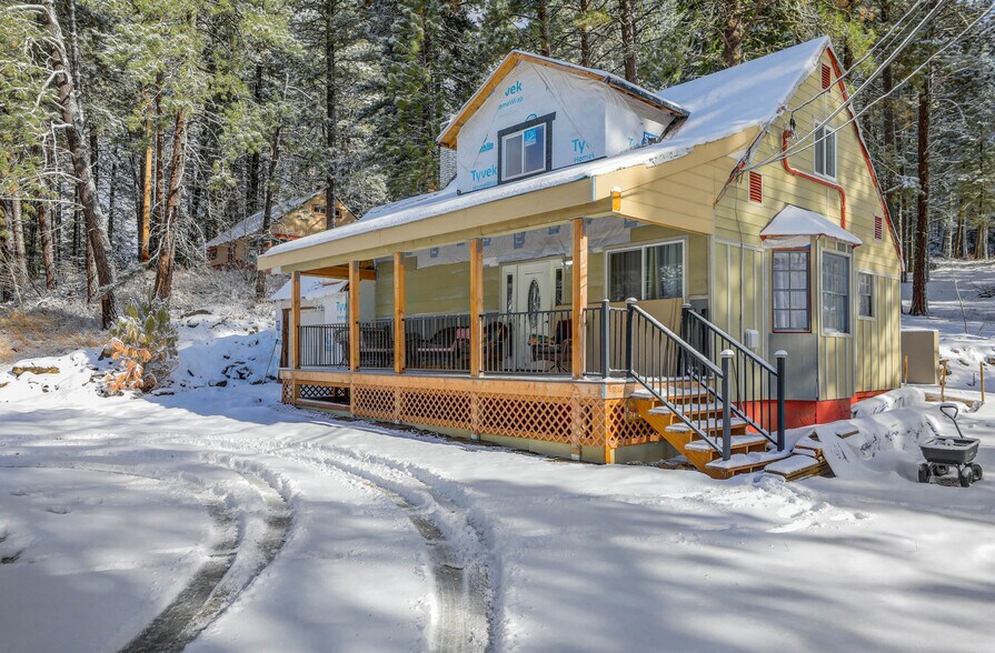 More Photos Of 305 N 3rd St, Mccall Freestanding For Sale