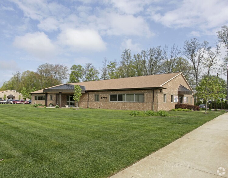 Primary Photo Of 5710 Bella Rose Blvd, Village of Clarkston Medical For Lease