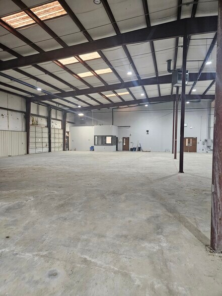 More Photos Of 1512 Hooker Rd, Greenville Showroom For Sale