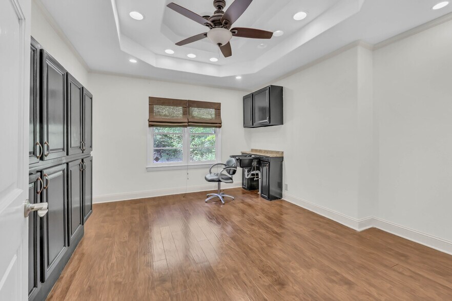 More Photos Of 1543 Madison St, Clarksville Specialty For Sale