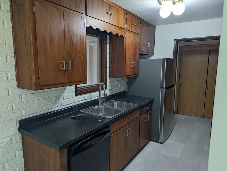 More Photos Of 417 Berwyn Dr, Madison Apartments For Sale