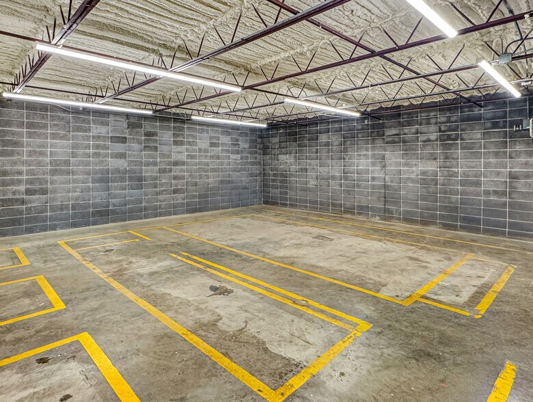 More Photos Of 313 Franklin Ave, Union Light Distribution For Sale