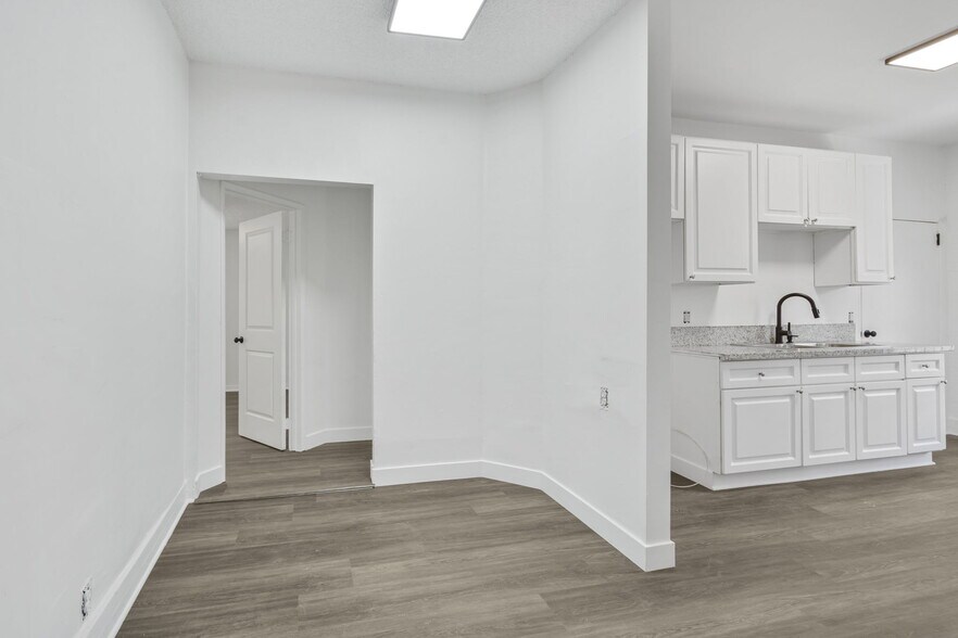 More Photos Of 925 W 84th St, Los Angeles Apartments For Sale